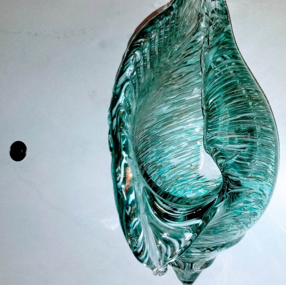 Glass conch
